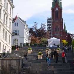 Johanneskirketrappen i Bergen, hvor Regnbueplassen nå skal etableres. Foto: Bergen Kommune